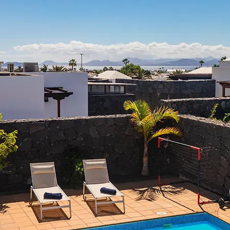 Sarantontón Villa *